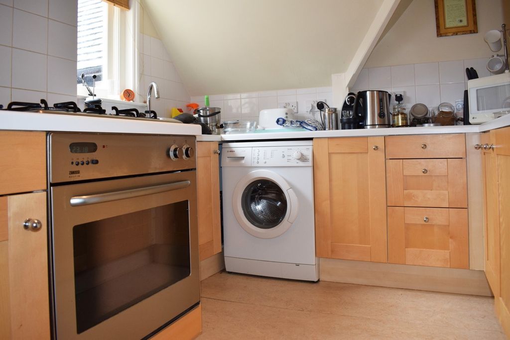 Property photo 3 of 6 Kitchen