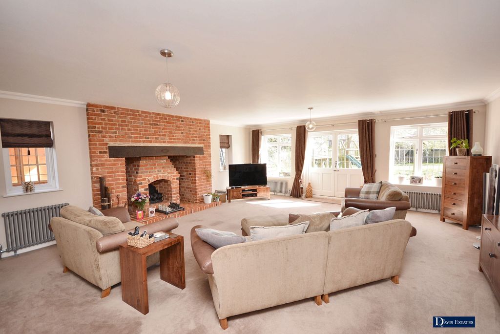 Property photo 2 of 43