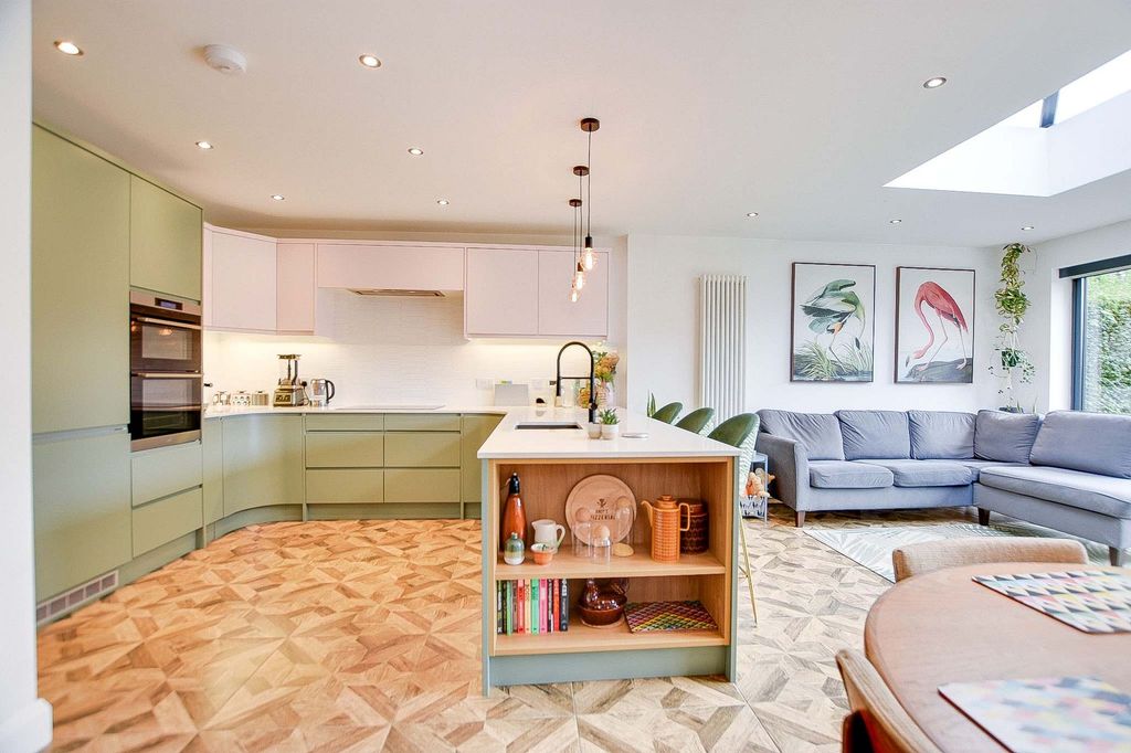 Property photo 3 of 49