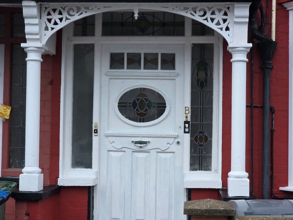 Property photo 1 of 9 A Newly Refurbished Ground Floor One Bed Flat In Ha0