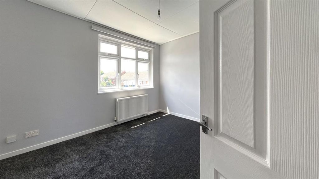 Property photo 3 of 10 Living Room