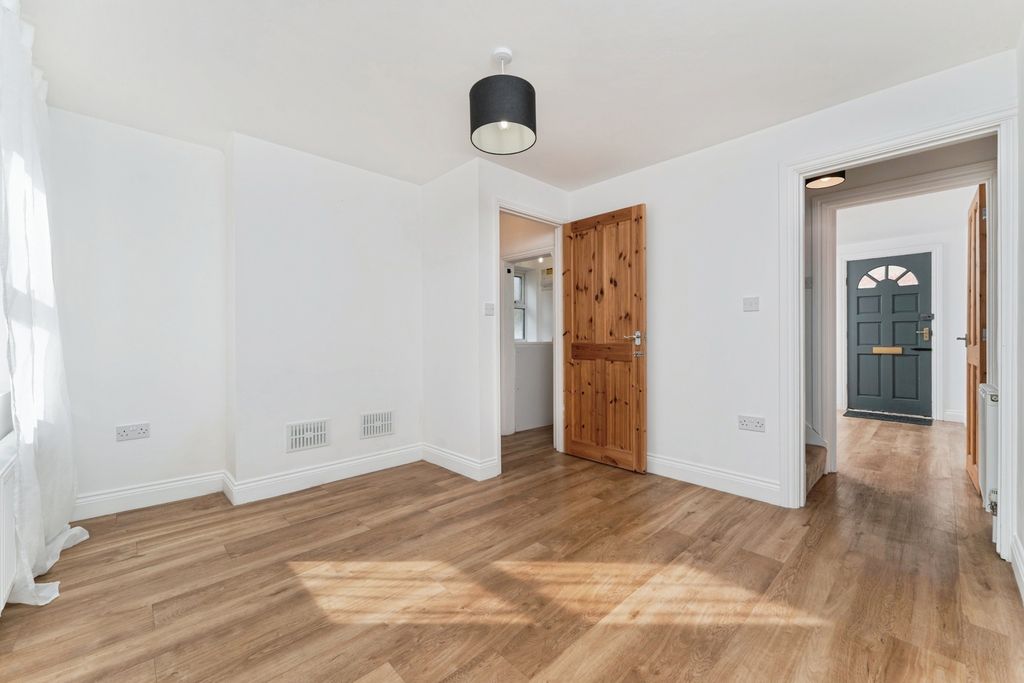 Property photo 3 of 16 Pbox-Img.Jpg