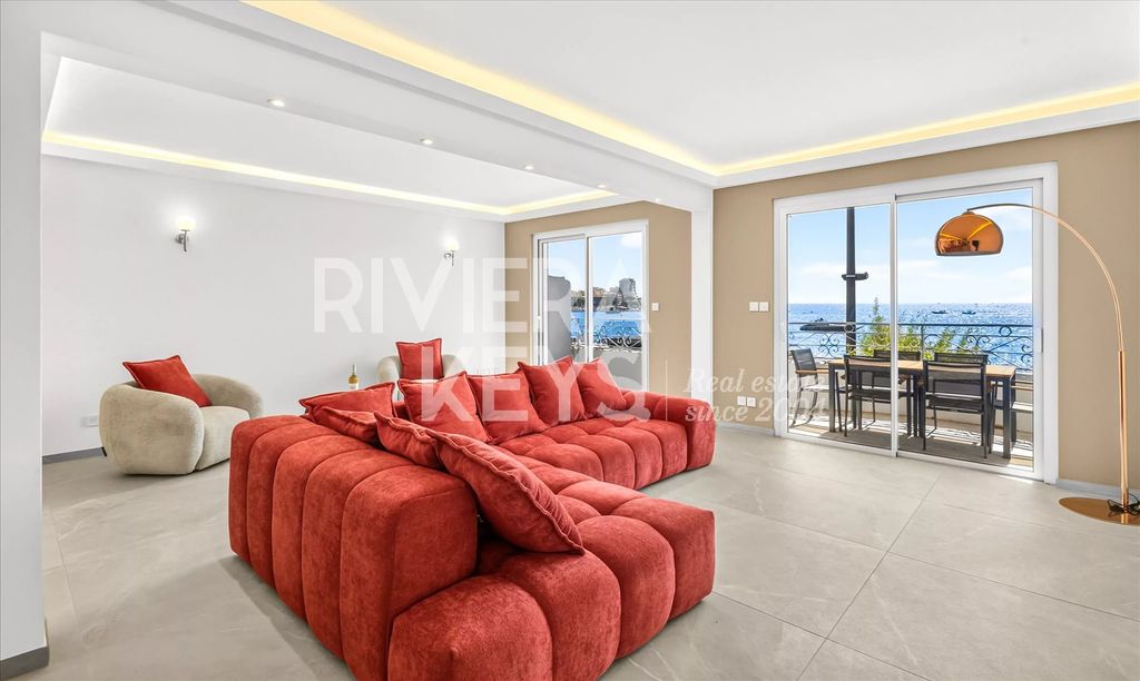 Property photo 1 of 8 Sainte-Maxime: 3-Bedroom Apartment With Exceptional Panoramic Sea Views In The Heart Of The Town Centre