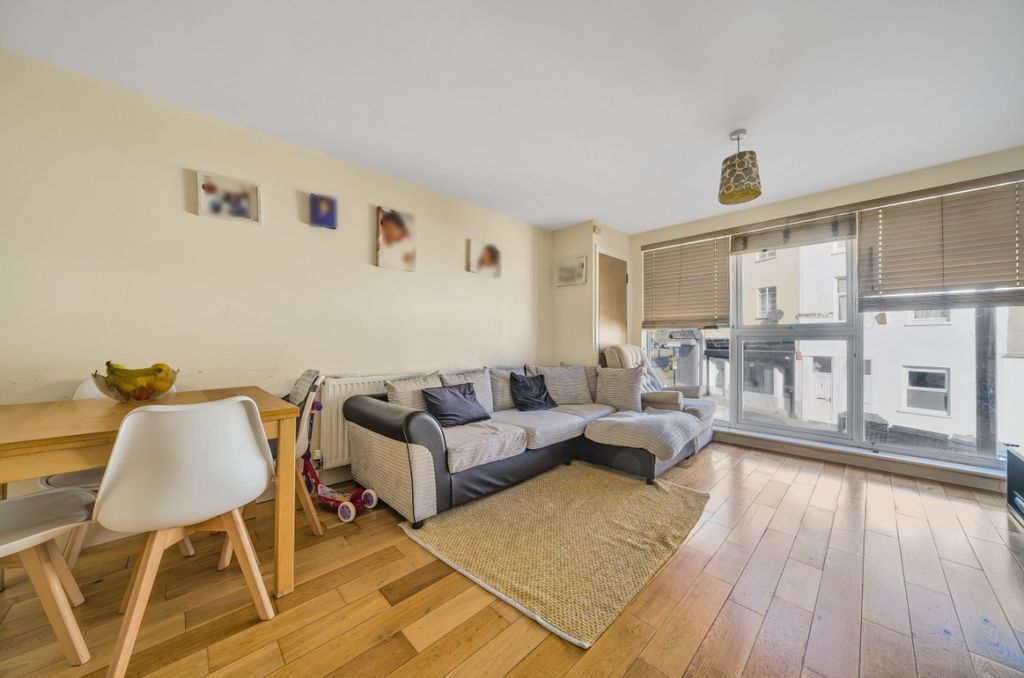 Property photo 3 of 9 967841 (2)
