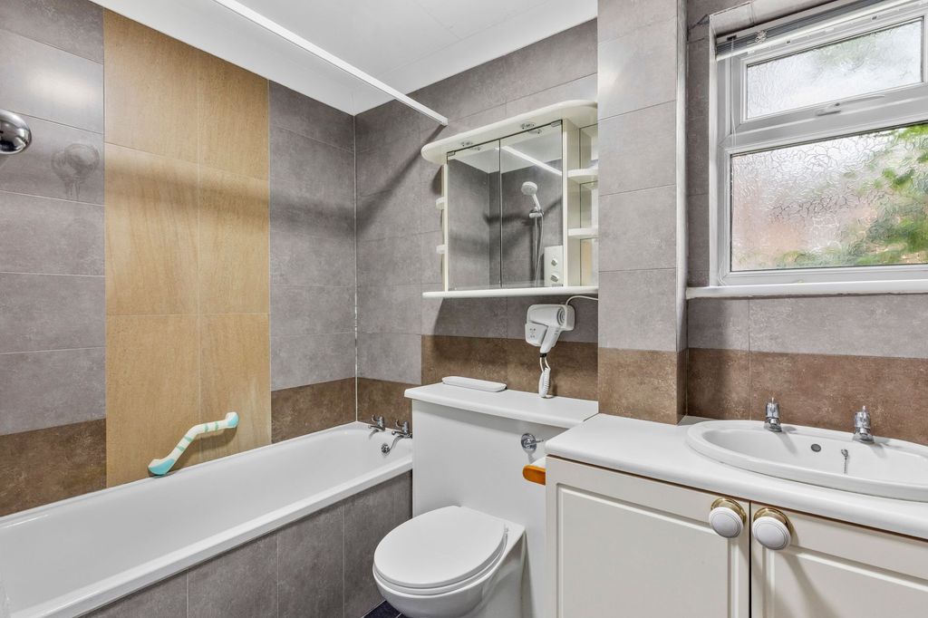 Additional image 7 of 3 bed flat for saleCressington Place, Bourne End SL8