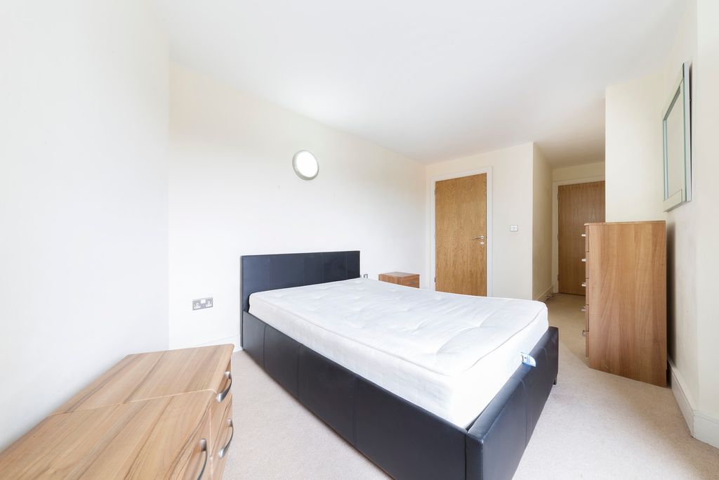 Property photo 3 of 8 Photo 4