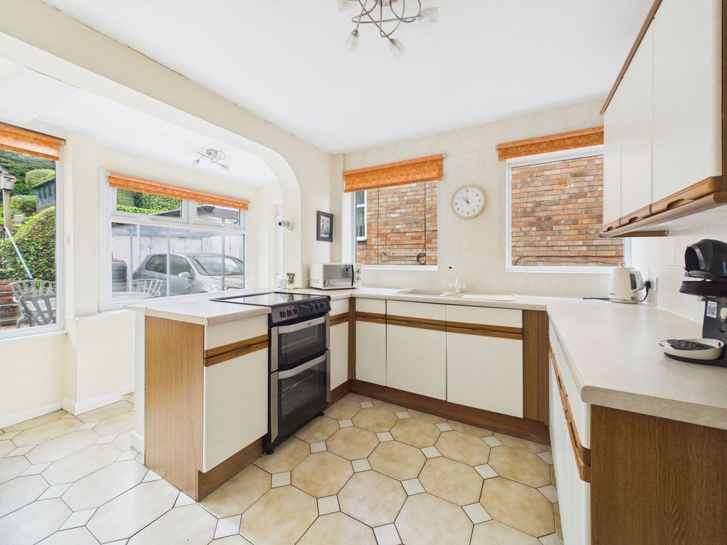 Property photo 3 of 20 Kitchen