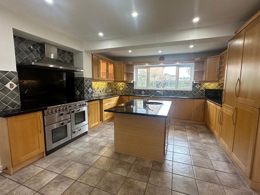 Property photo 3 of 26