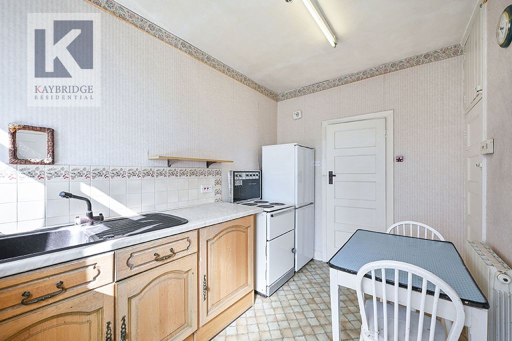 Property photo 3 of 12 Newbury Gardens, Kt19 0Pd