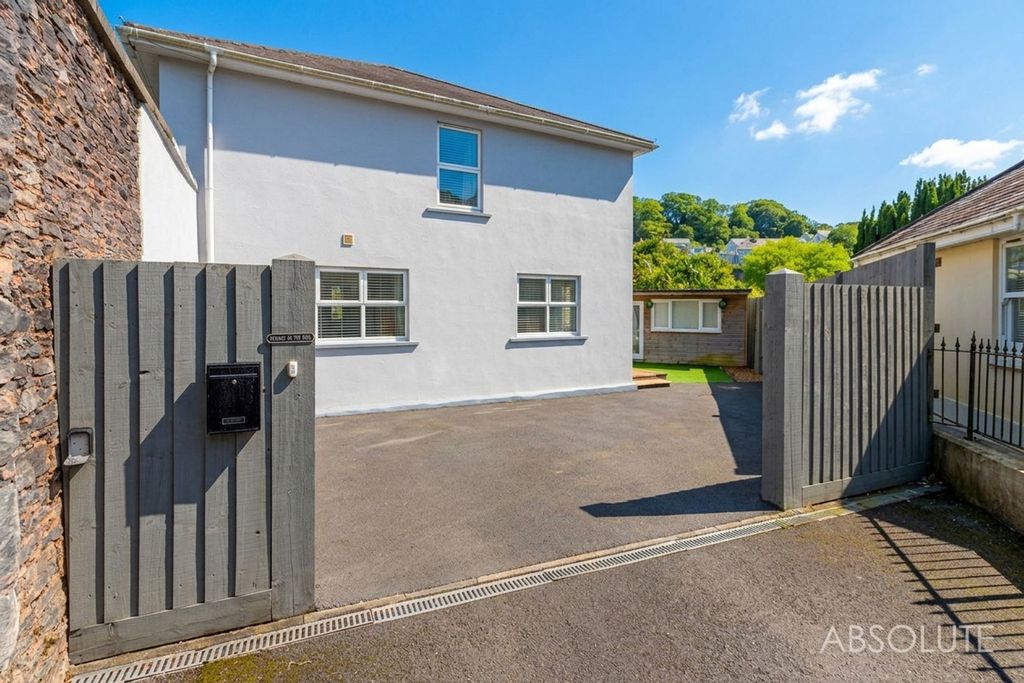 Property photo 1 of 23