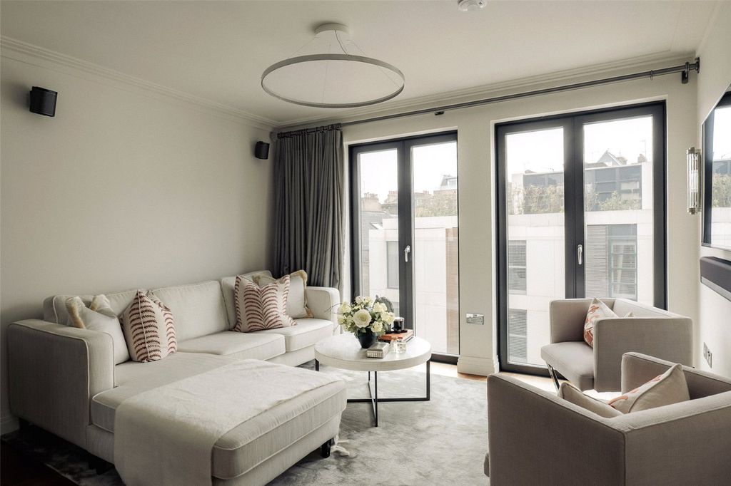 Property photo 1 of 20 Living Room