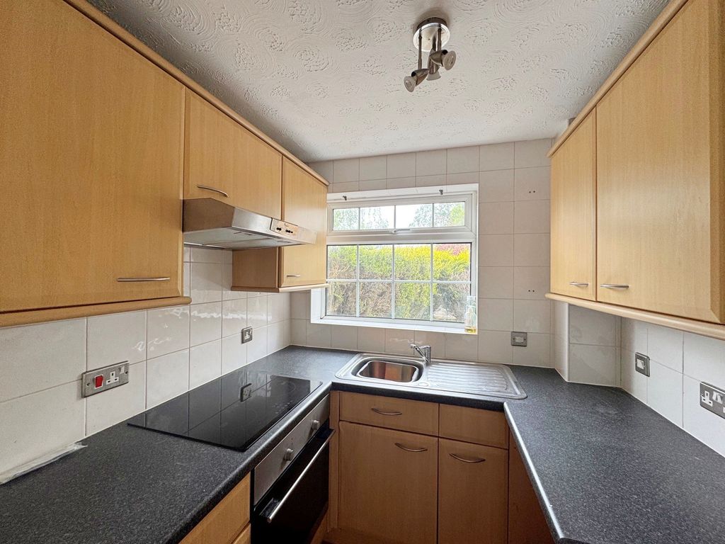Property photo 3 of 9 Kitchen