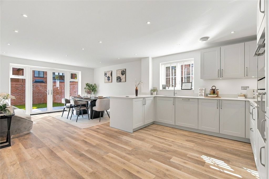 Property photo 3 of 16 Kitchen/Dining