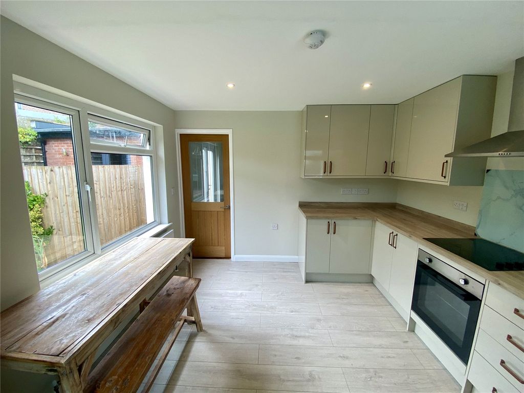 Property photo 2 of 27 Picture No. 10