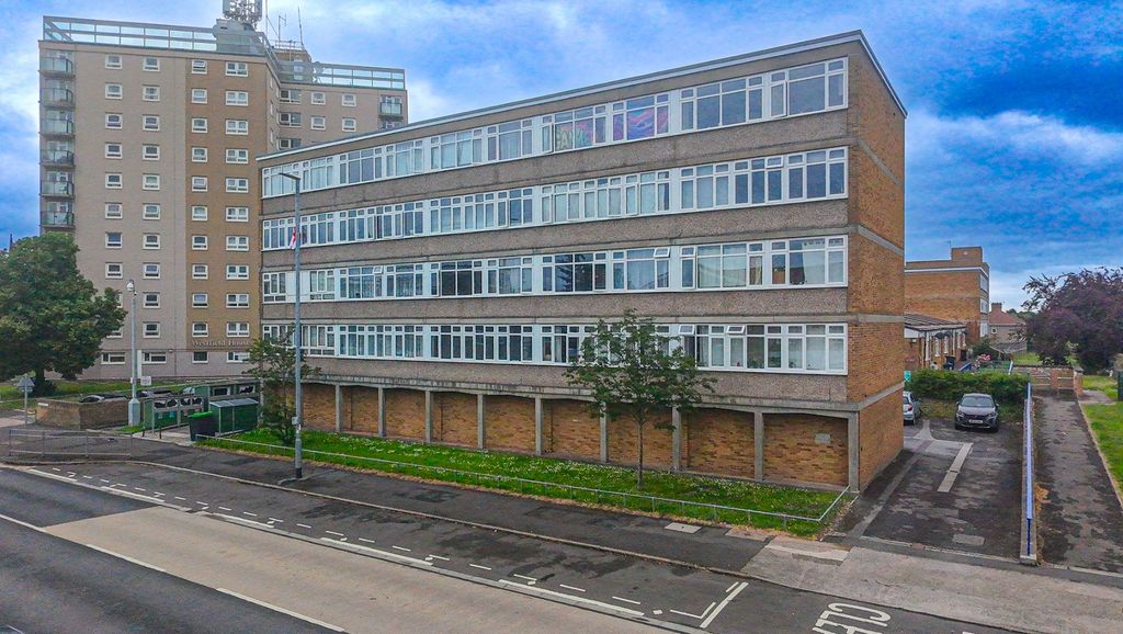 Property photo 1 of 10 5243040
