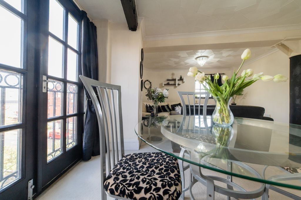 Property photo 3 of 26 Award-Winning Media Team On Every Listing_4