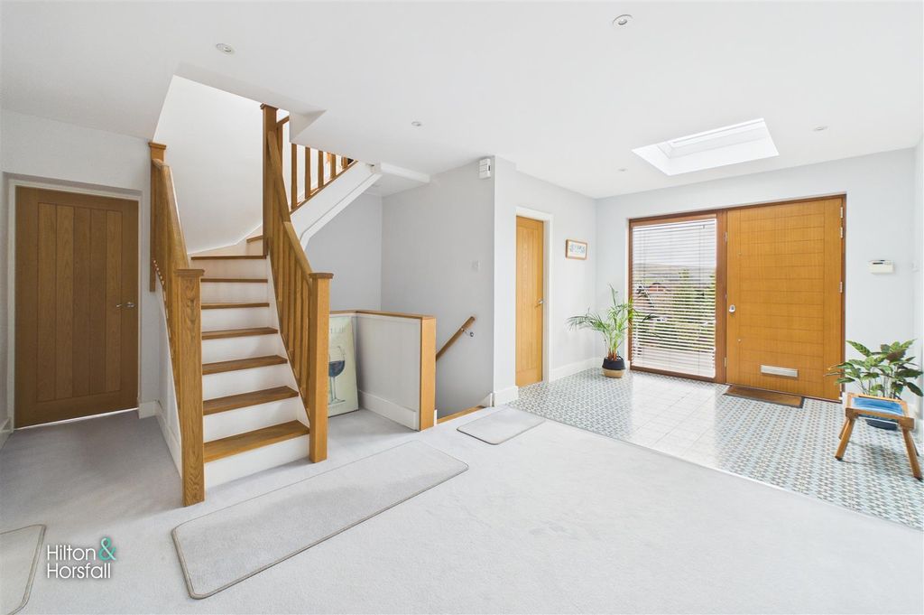 Property photo 2 of 42 St Thomas's Road