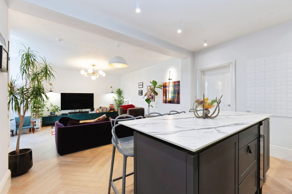 Additional image 5 of 3 bed flat for saleEpsom Road, Guildford, Surrey GU1