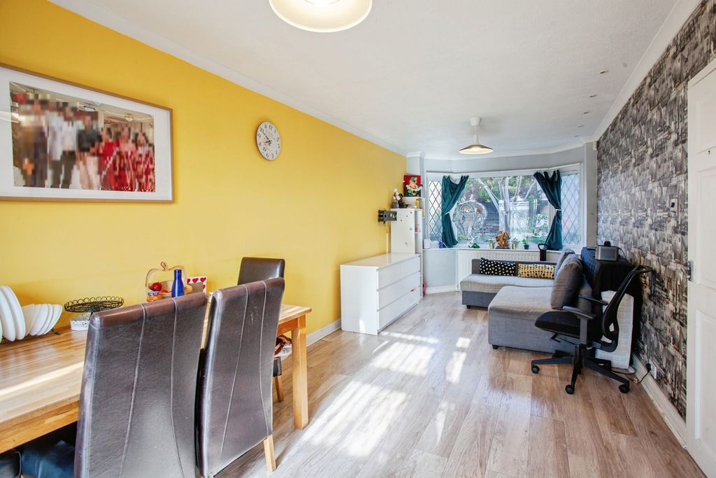 Property photo 2 of 15 Pbox-Img.Jpg