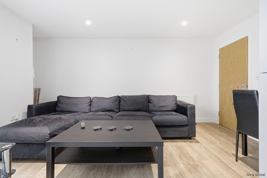 Property photo 3 of 20 4902044