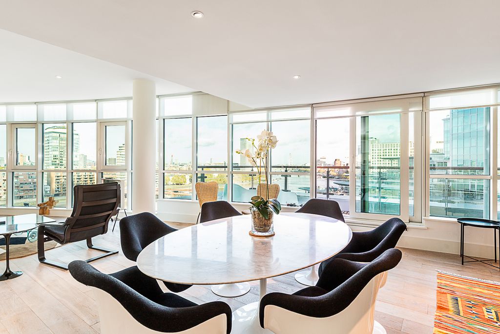 Property photo 2 of 35