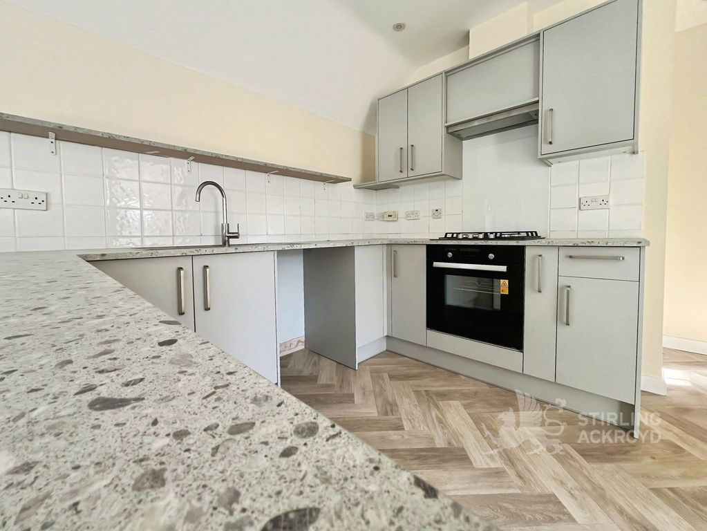 Property photo 2 of 7 Kitchen