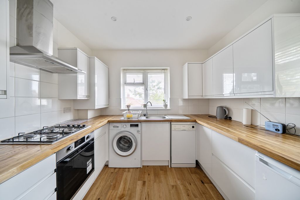 Property photo 2 of 20 1369665-15-68F21B...