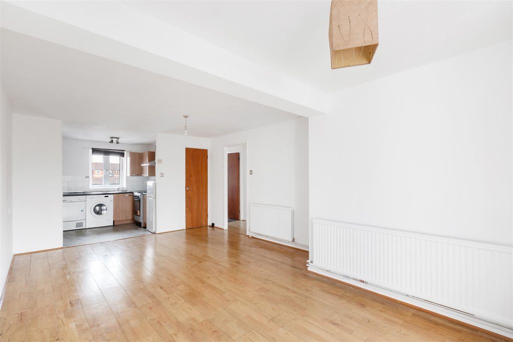 Property photo 3 of 11 Buttermere Close