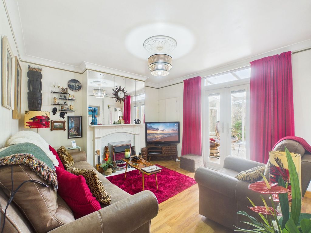 Property photo 2 of 35