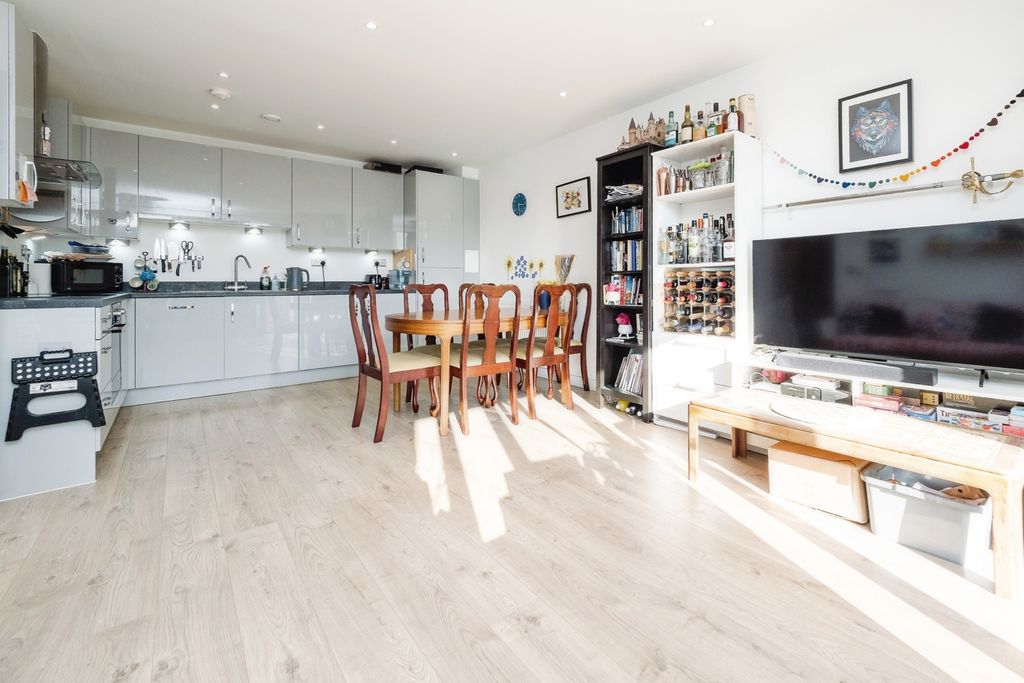 Property photo 2 of 17 Photo