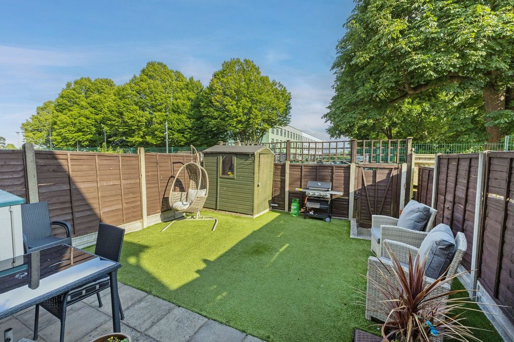 Property photo 2 of 17