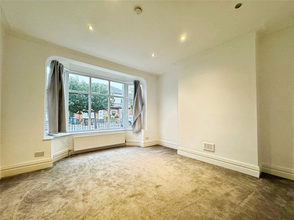 Property photo 2 of 18 Picture No. 32