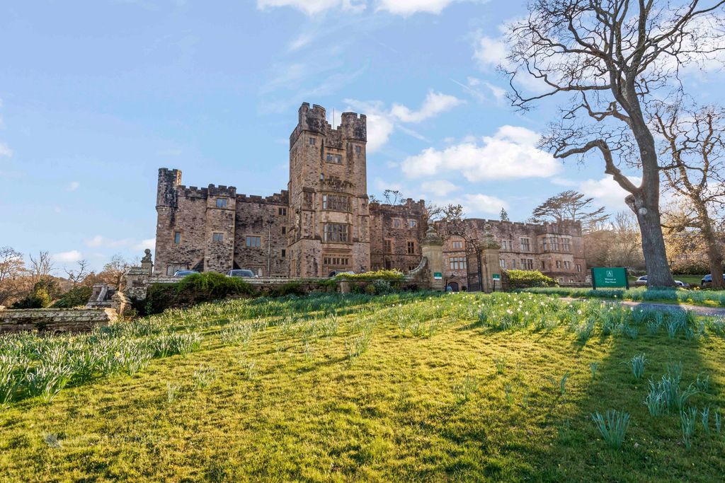 Property photo 2 of 23