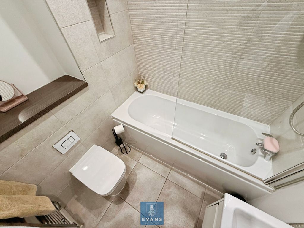 Property photo 3 of 20 Bathroom