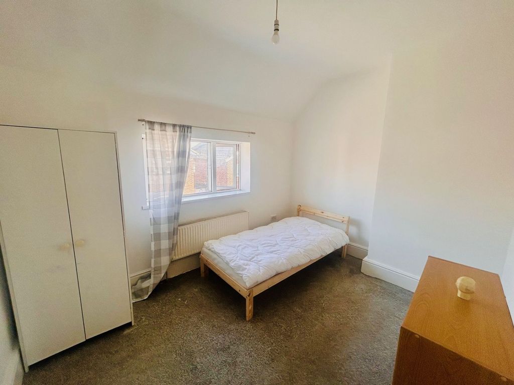 Property photo 2 of 6 Room