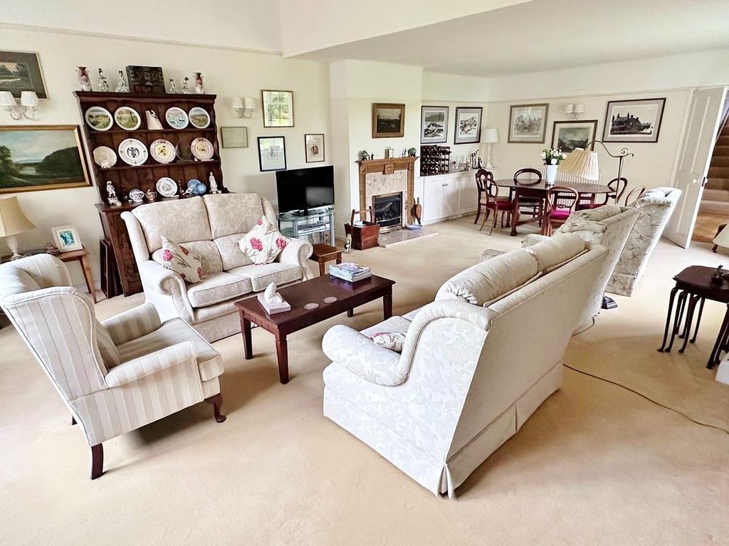 Property photo 2 of 31 01323 438506