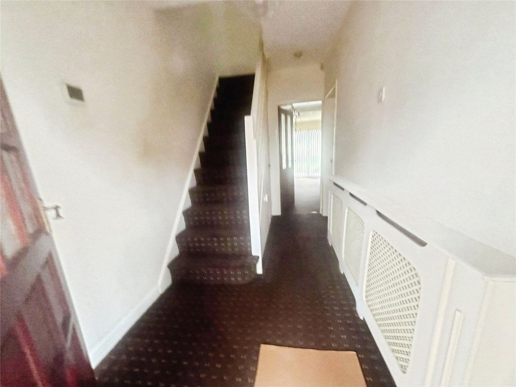 Property photo 3 of 15 Entry