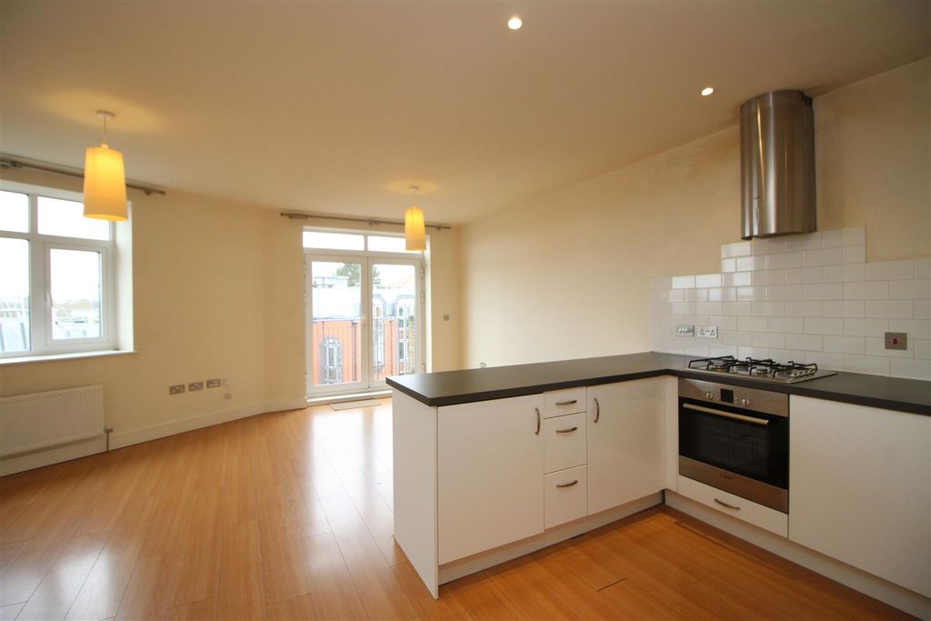 Property photo 3 of 8 Kitchen/Reception