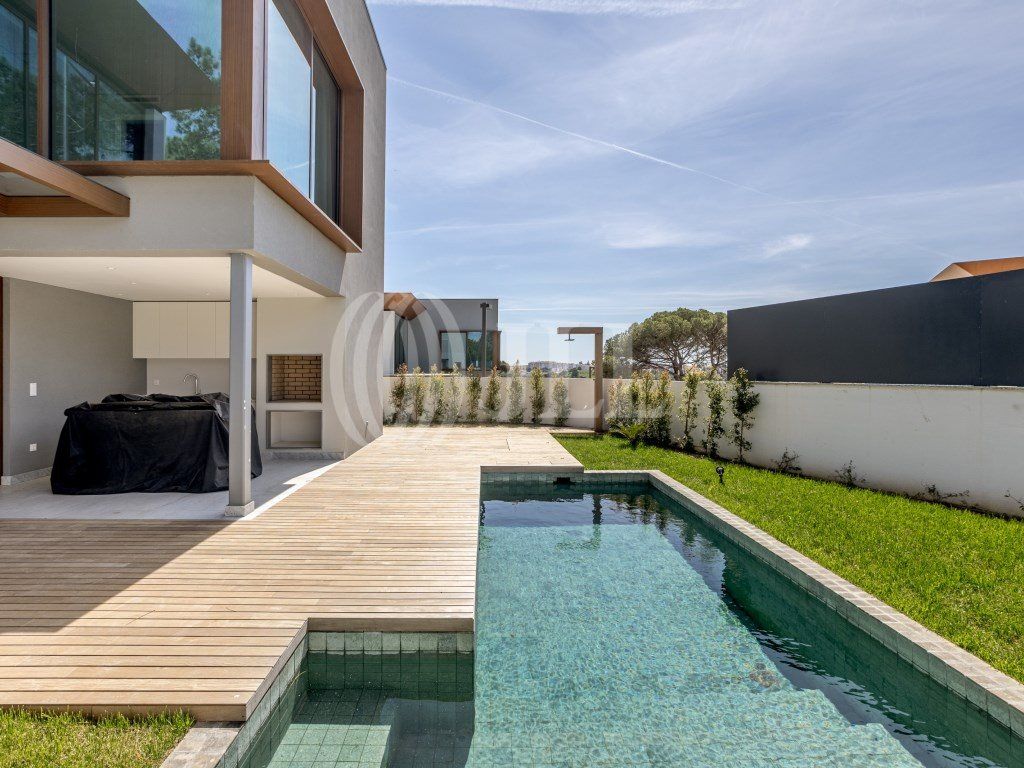 Property photo 1 of 11 4-Bedroom Villa With Garden And Pool, In Estoril