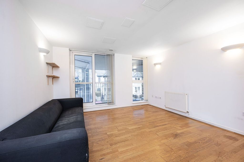 Property photo 2 of 7