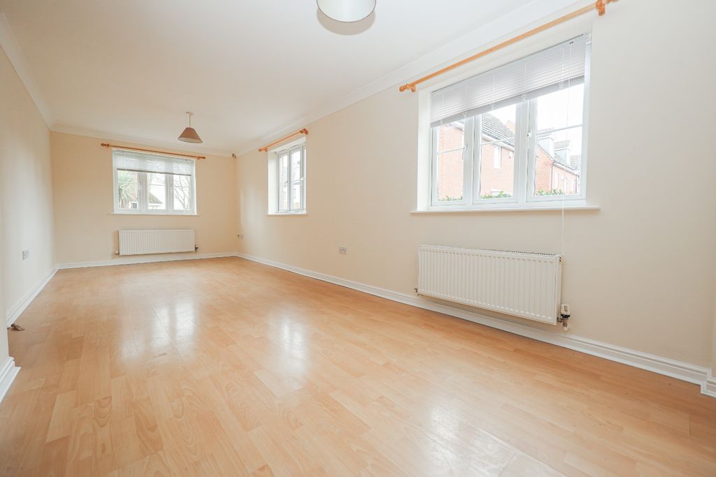 Property photo 3 of 13 4999363