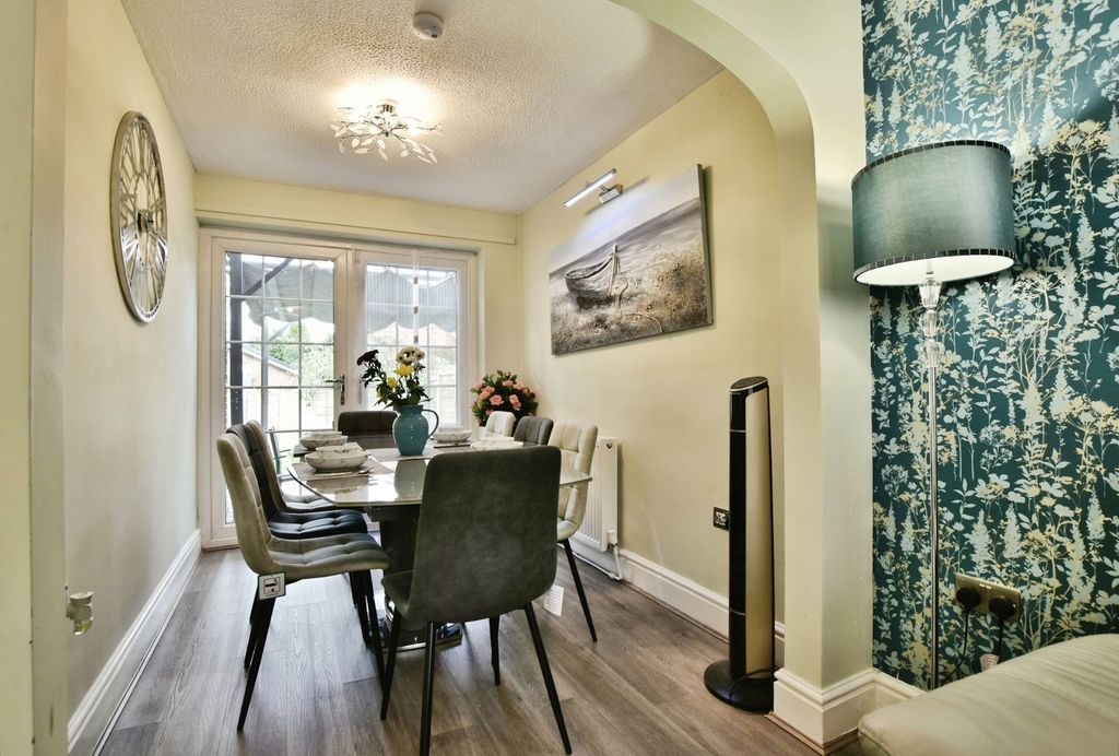 Property photo 3 of 25 Pbox-Img.Jpg