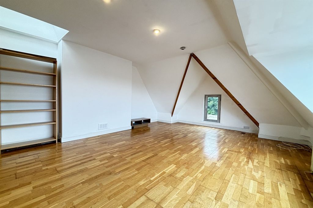 Property photo 2 of 7 Living Room