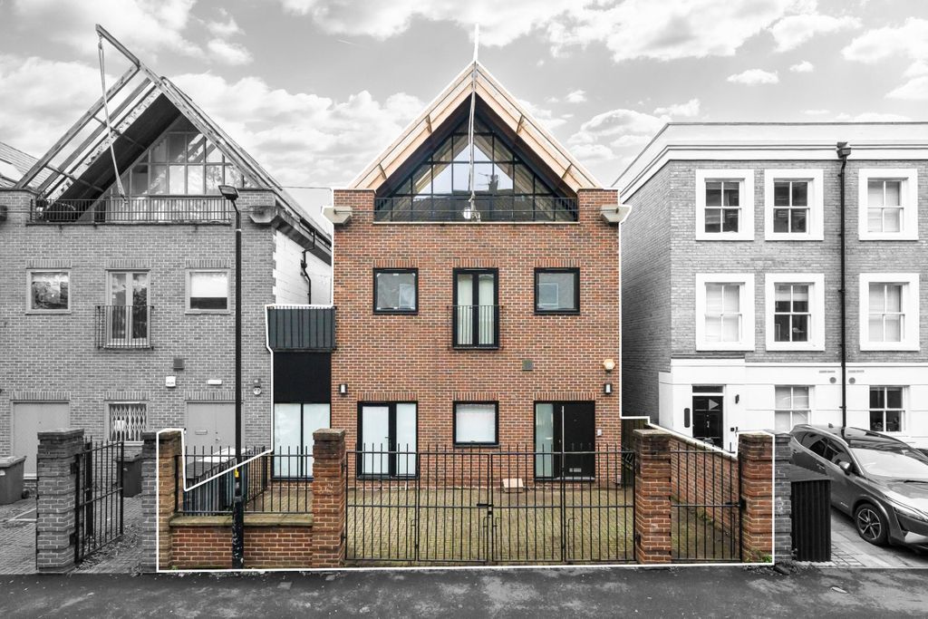 Property photo 2 of 24