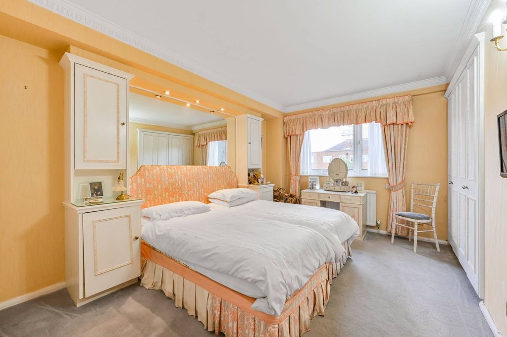 Property photo 3 of 13