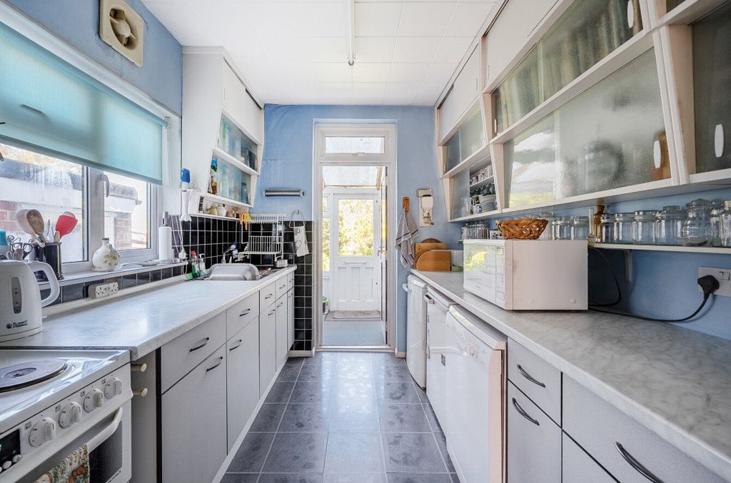 Property photo 3 of 20 Kitchen