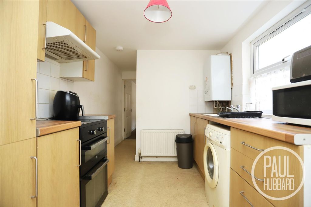Property photo 3 of 19 Flat 1