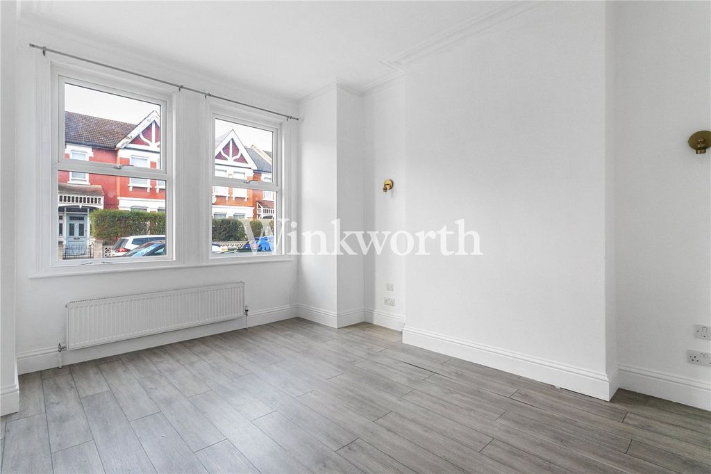Property photo 2 of 18 Picture No. 21