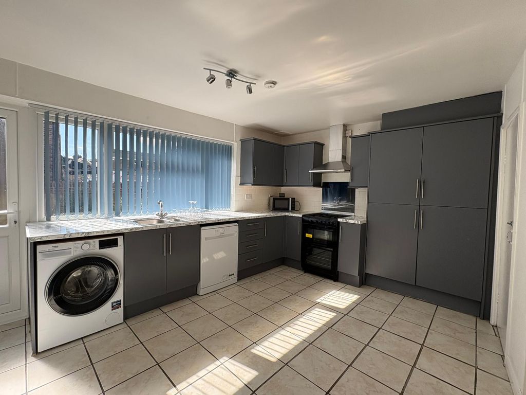 Property photo 3 of 11 Eba33Ebc-470E-4E33-8F41-69E76B59c478