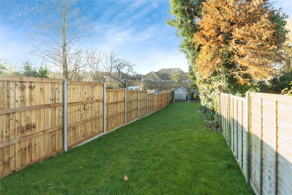 Property photo 2 of 8 Large Rear Garden